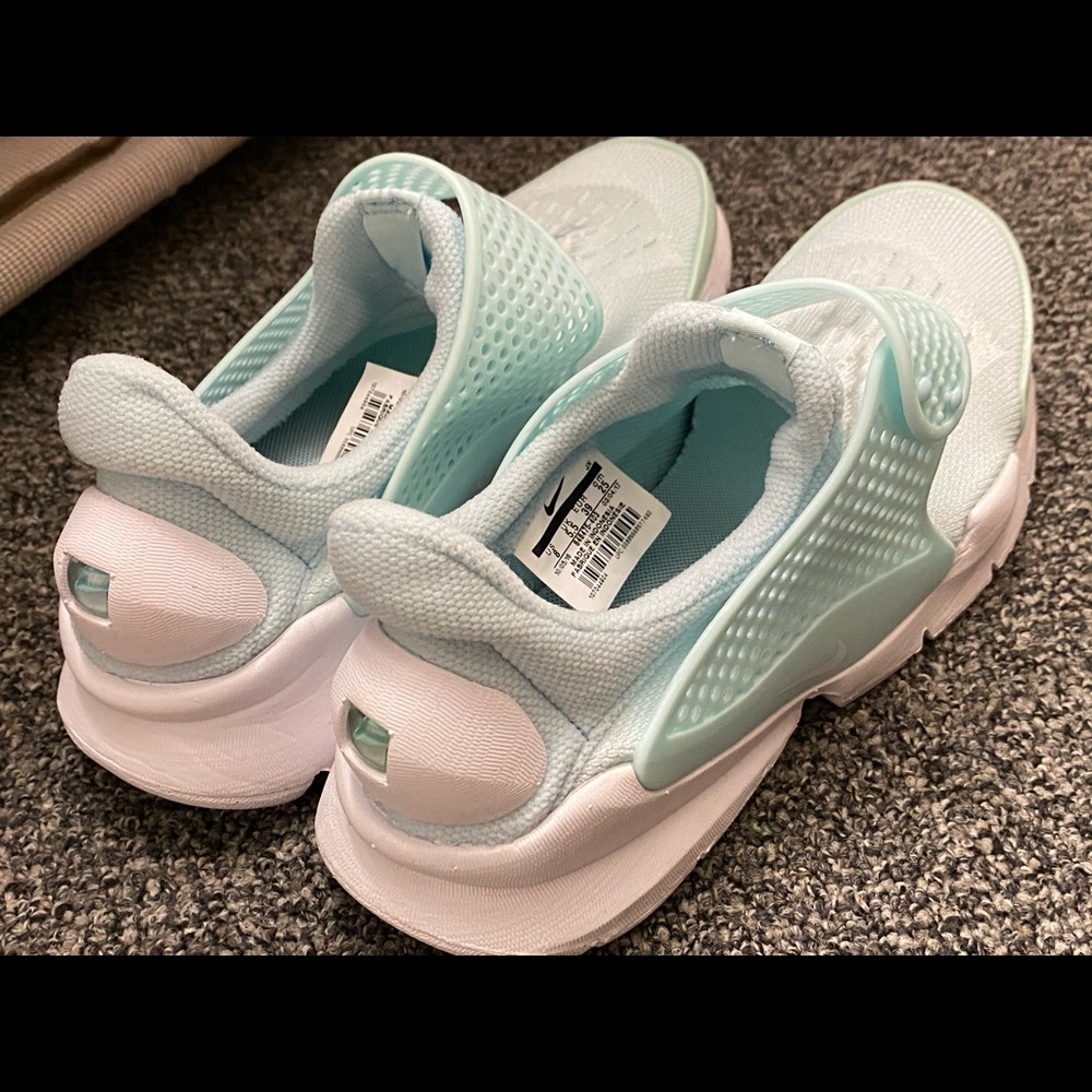Woman’s Nike Dart